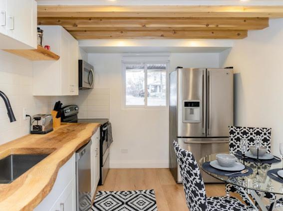 Cozy Cottage Style House Китченер Экстерьер фото