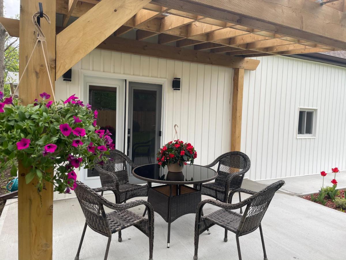 Cozy Cottage Style House Китченер Экстерьер фото